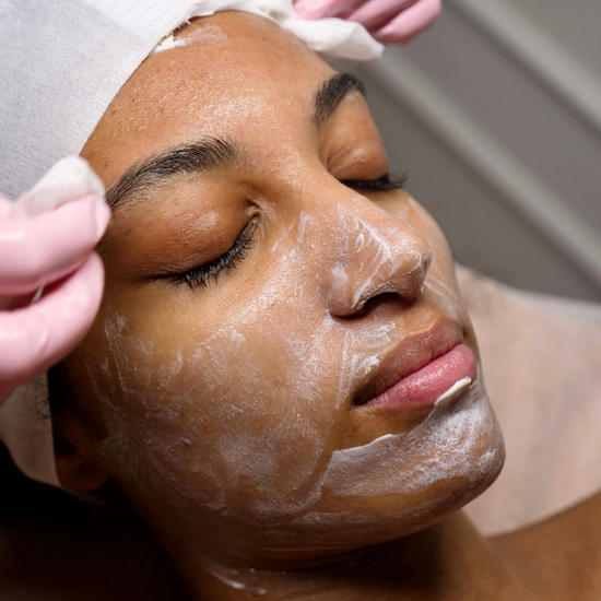 Tiefenreinigung mit Skinbooster – Frühlingsfrische für müde Winterhaut