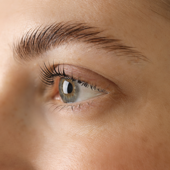 Alles zum Browlifting – Der natürliche Beauty-Trend für perfekt geformte Augenbrauen