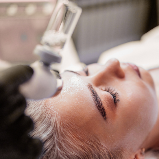 Aquafacial: Strahlende Haut durch innovative Pflege – auch in Kombination möglich