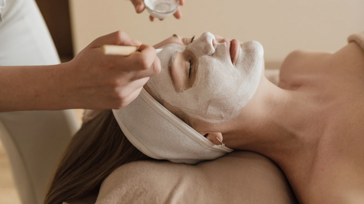 Individuelle Gesichtsbehandlungen und Pflege für alle Hauttypen – professionelle Kosmetik in Berlin Prenzlauer Berg